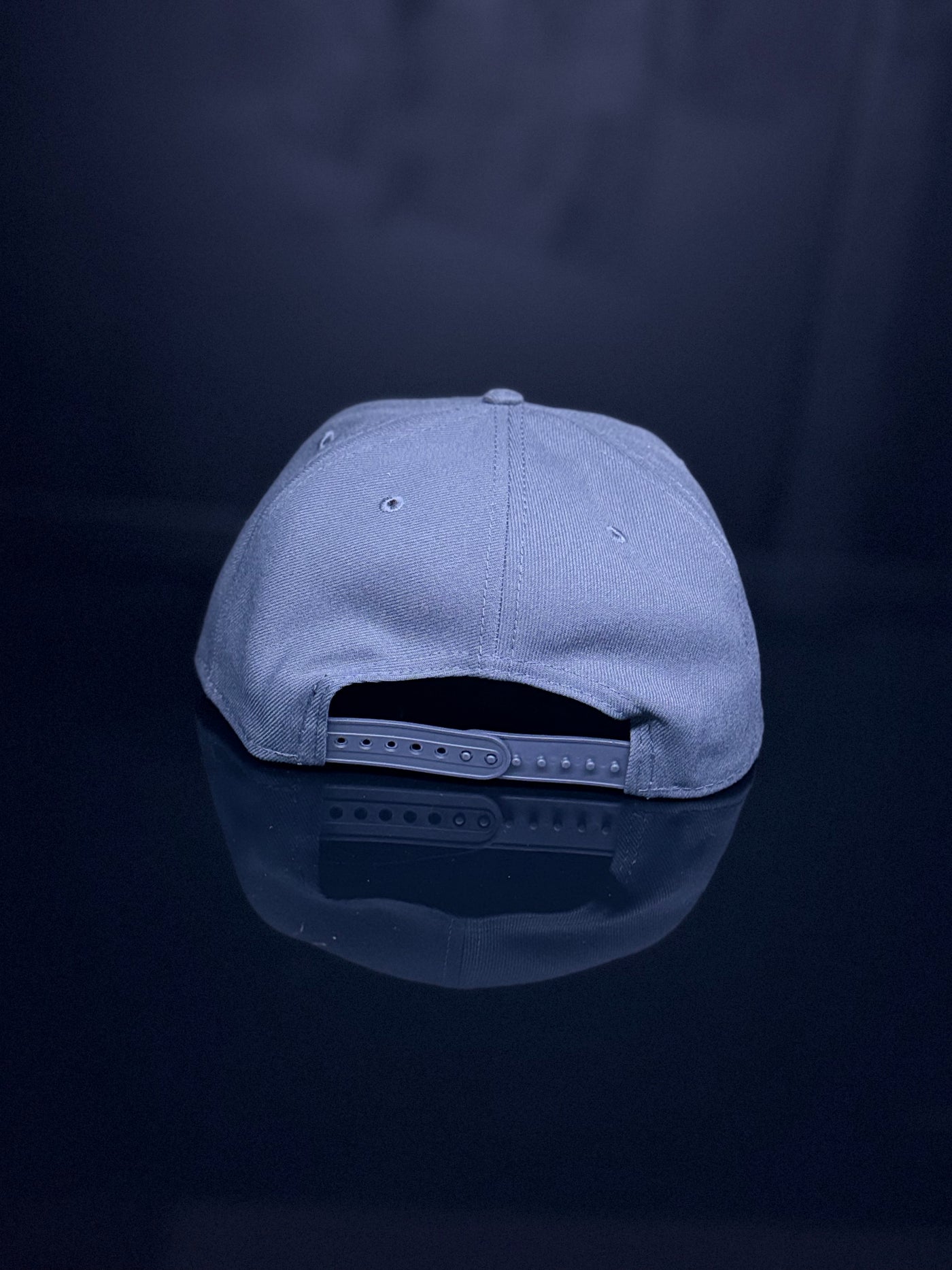 New Era 9FIFTY White on charcoal